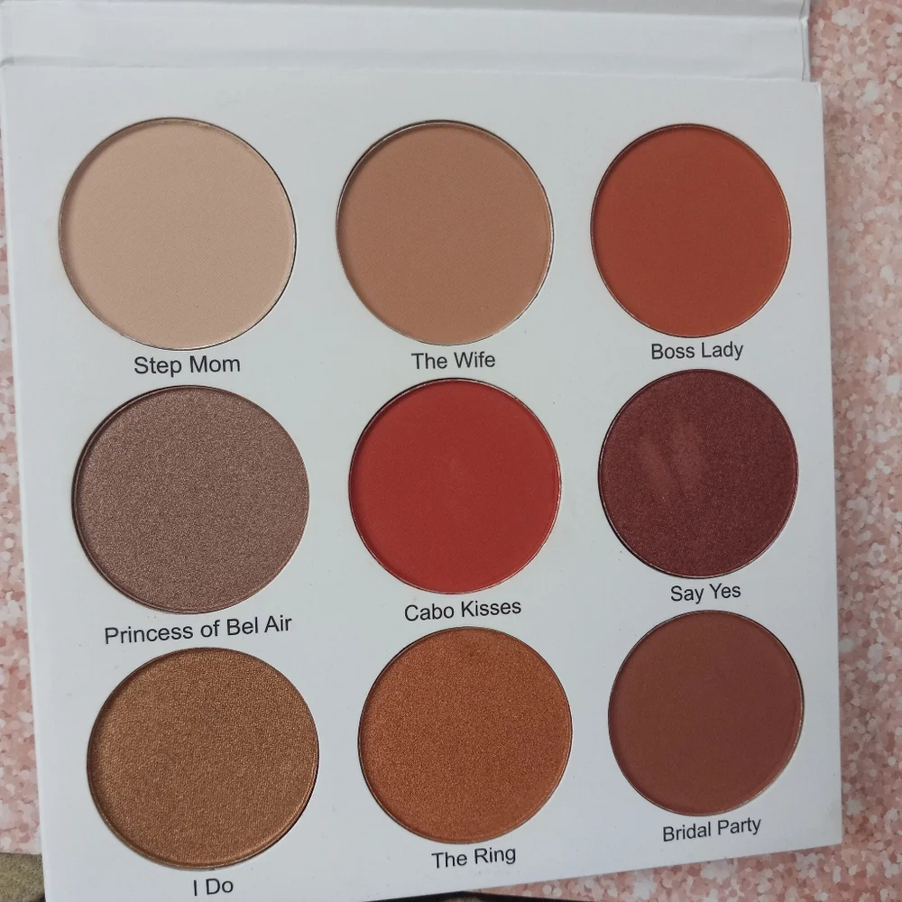 Give them LaLa beauty grown woman reds & browns 9 shade shadow palette! Unused!